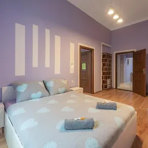Queen Apartment