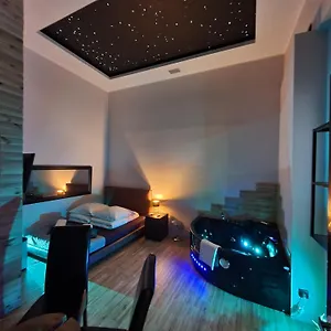 Z Jacuzzi Apartment